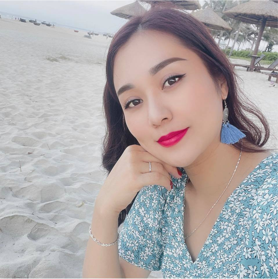 Trở thành vợ của nam nghệ sĩ nổi tiếng, đồng nghĩa với việc cuộc sống của Minh Nguyệt được chú ý hơn.