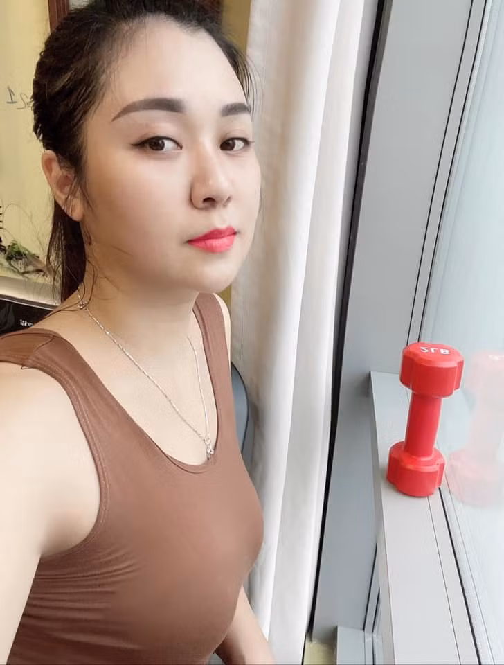 Theo chia sẻ của Minh Nguyệt, cô dành ra 30 phút một ngày để chạy máy trước khi bước vào bài tập cardio giảm mỡ, tăng cơ.