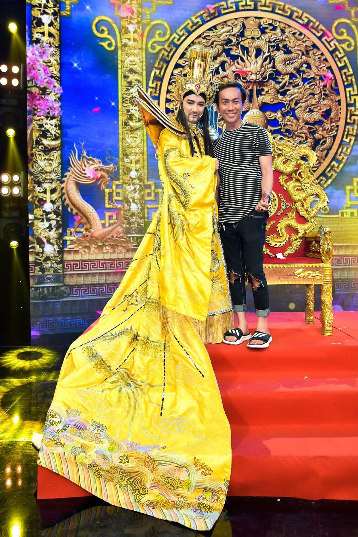 Táo Quân là chương trình của Đài truyền hình Vĩnh Long, được ra mắt từ năm 2018. Chương trình phát sóng vào đêm giao thừa hàng năm. Trong đó, Đàm Vĩnh Hưng đóng vai Ngọc Hoàng, Cẩm Ly đóng vai Thiên Hậu.