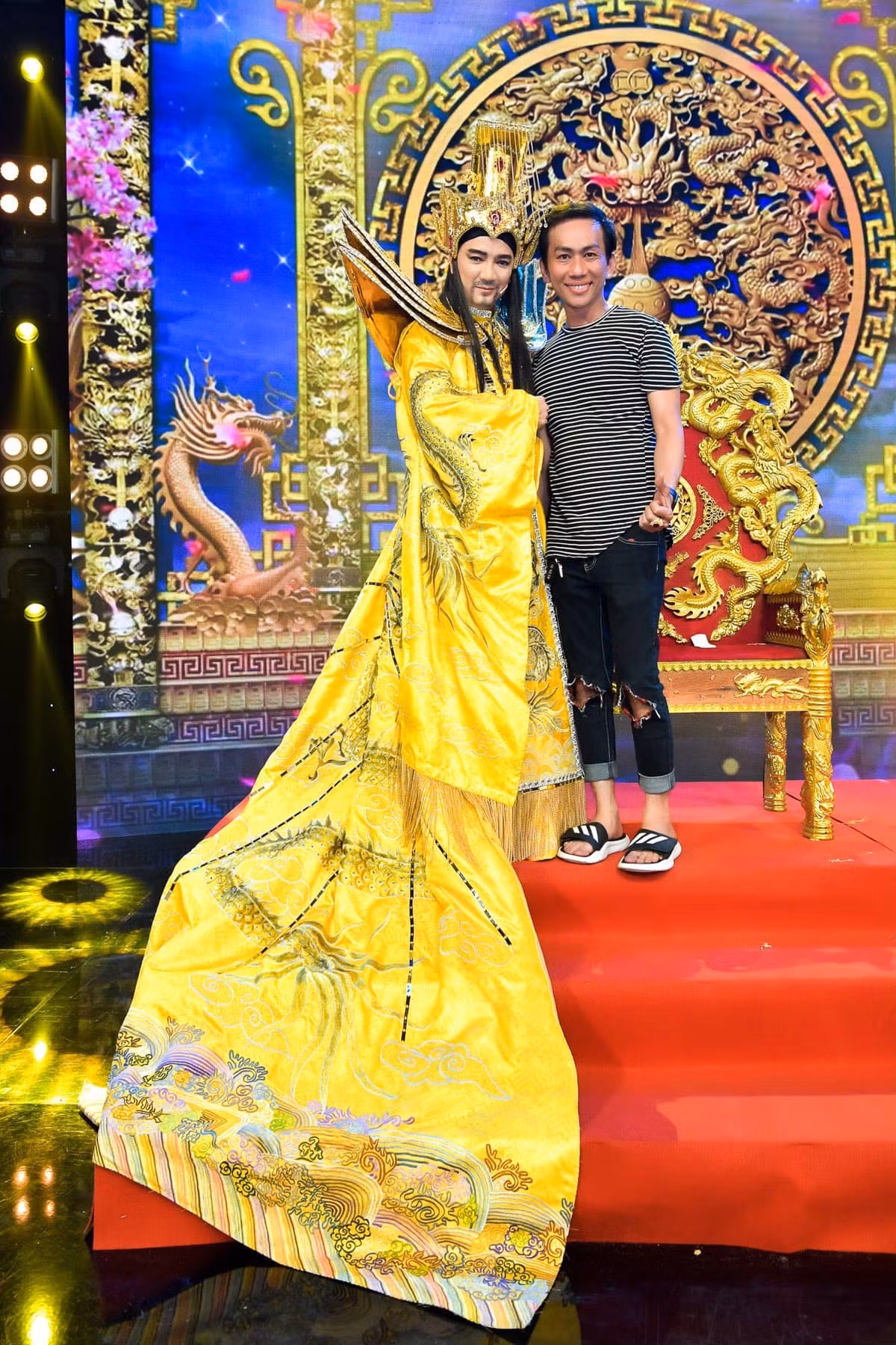 Táo Quân là chương trình của Đài truyền hình Vĩnh Long, được ra mắt từ năm 2018. Chương trình phát sóng vào đêm giao thừa hàng năm. Trong đó, Đàm Vĩnh Hưng đóng vai Ngọc Hoàng, Cẩm Ly đóng vai Thiên Hậu.