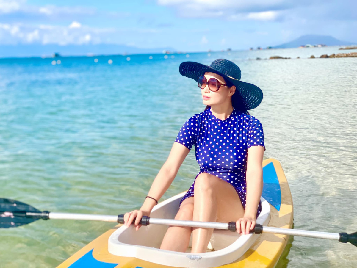 Gia dinh Thuy Hanh ve nha sau gan 4 thang ket ngoai dao