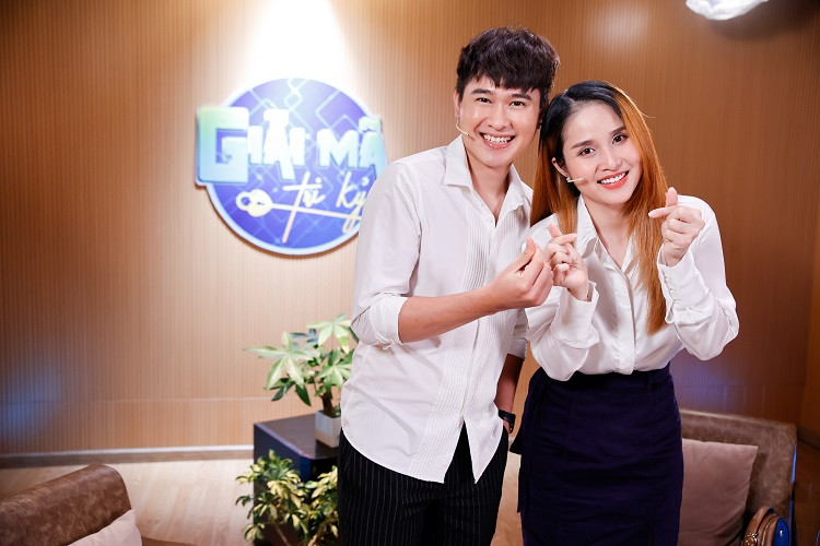 Theo như lời kể của vợ, Quang Pháp là người lười biếng nhất giữa hai người. Mặc dù vậy anh vẫn phụ Thảo Trang mỗi khi làm việc nhà. Không những thế, nữ diễn viên còn “tố” chồng mình hát dở nhưng lại thích hát.