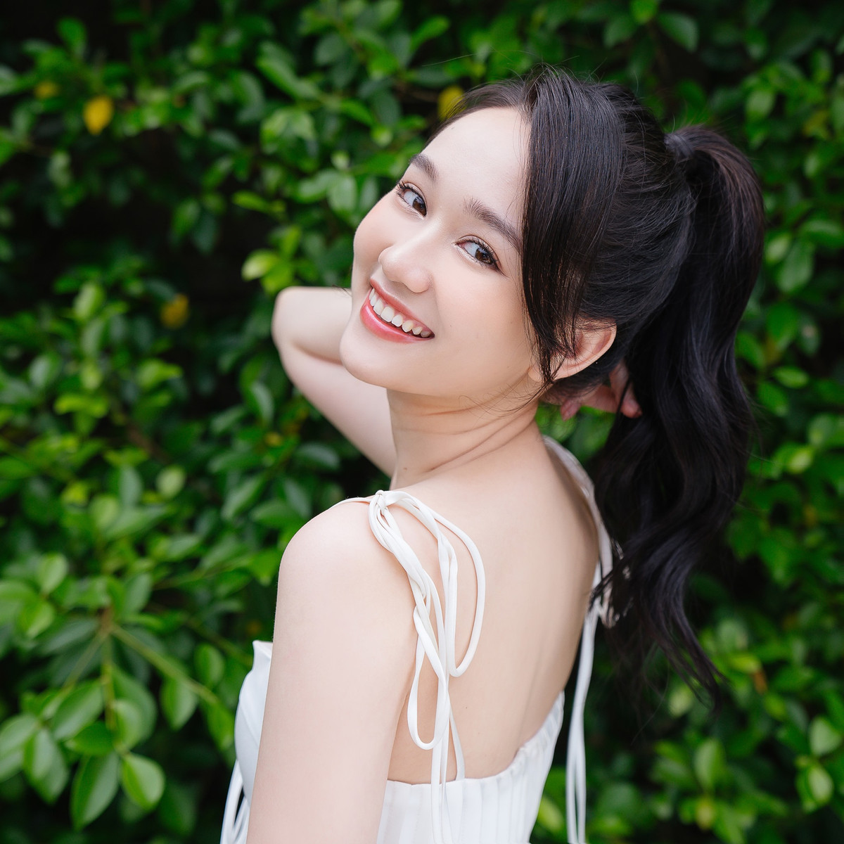 "Cảm ơn cô Dung Bình Dương đã thấu hiểu cho những vụng về và hiểu lầm giữa hai cô cháu. Con xin lỗi cô lần nữa ạ. Cảm ơn những người kiên nhẫn yêu thương, tin tưởng, bảo vệ Trúc Anh", Trúc Anh xin lỗi nhà sản xuất Dung Bình Dương.