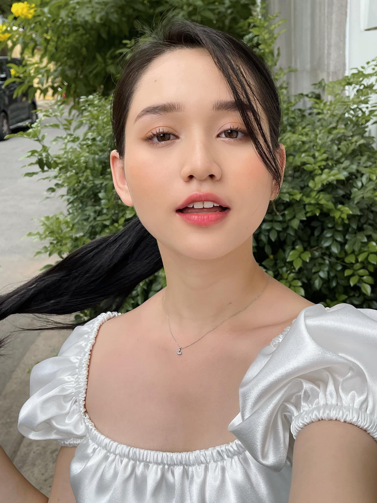 NSX Dung Bình Dương cũng nhắn gửi tới Trúc Anh "Mắt biếc" rằng nếu cô không thay đổi thái độ, không lên tiếng xin lỗi thì sẽ chính thức đưa chuyện này ra pháp luật.