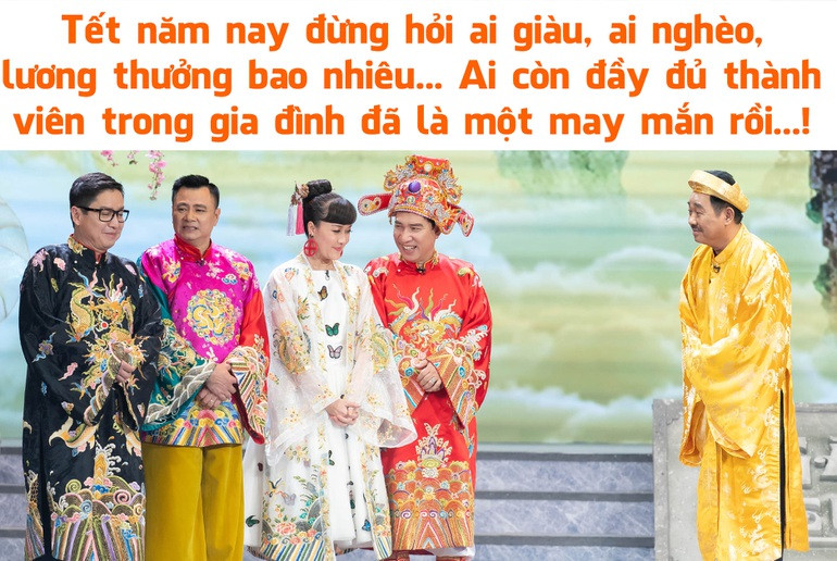 Nghệ sĩ Vân Dung chia sẻ: "Hạnh phúc đôi khi đơn giản chỉ là, Tết đến xuân về, cả gia đình với đầy đủ mọi thành viên đều khỏe mạnh, ngồi quây quần bên mâm cơm ấm áp, nói đôi câu chuyện tầm phào, cùng nhau xem Táo Quân" (Ảnh: Fanpage Lê Vân Dung).