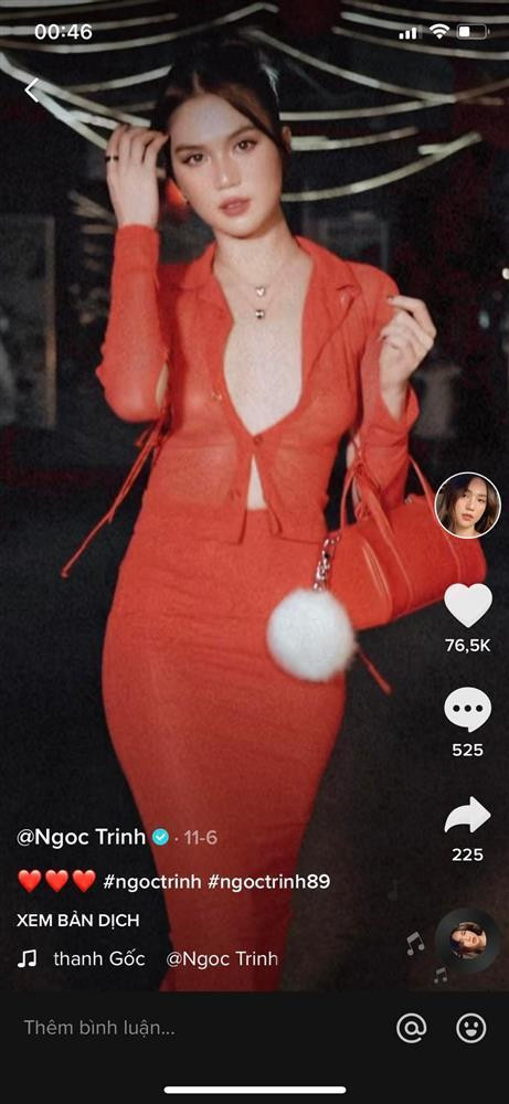 Tiếp tục là một bộ váy xuyên thấu ôm sát khác và Ngọc Trinh vẫn lăng-xê mốt "no bra".