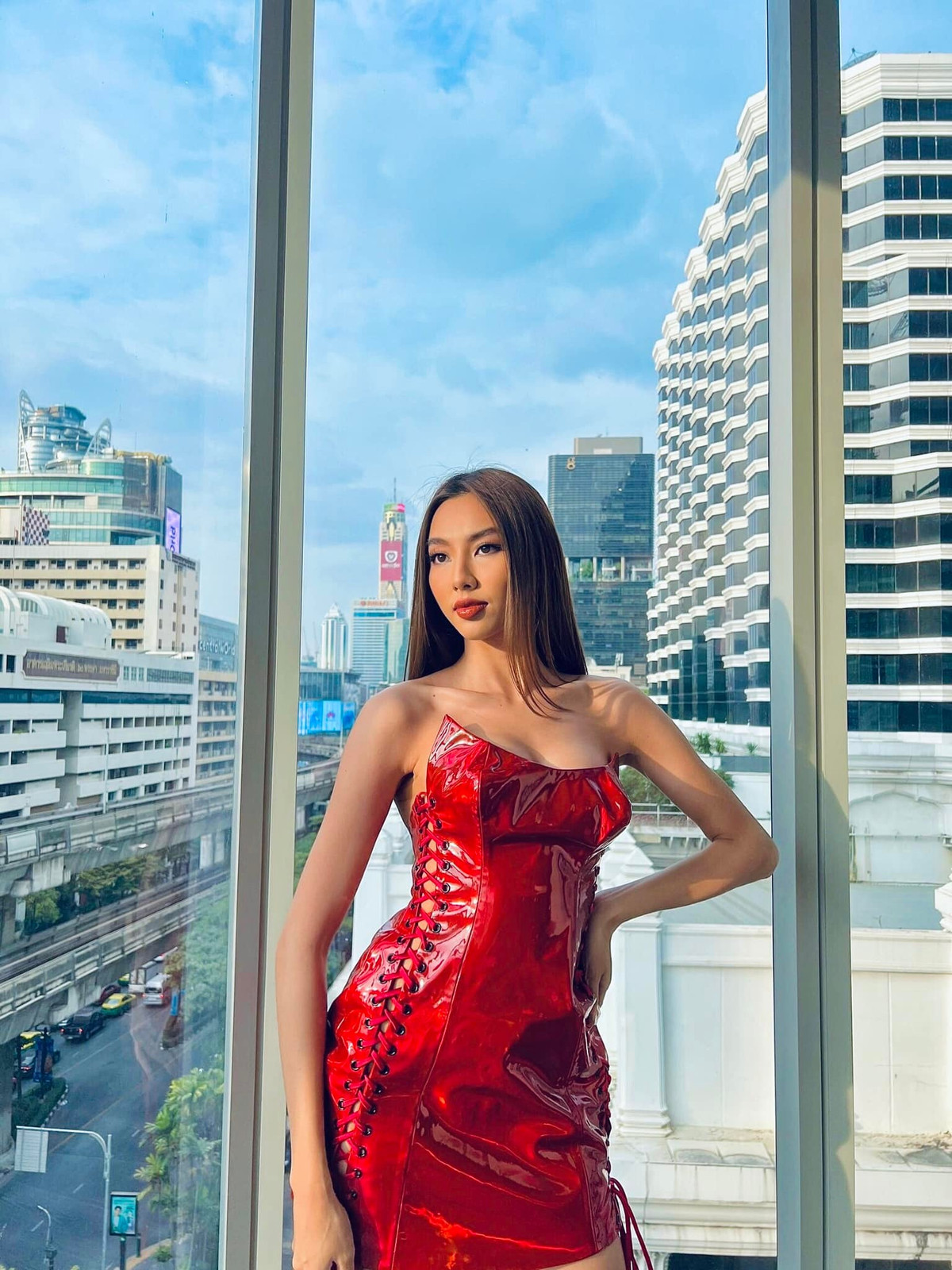 Gần đây, người đẹp tiết lộ thời gian trở về Việt Nam sau đăng quang. Theo đó, nàng hậu sẽ countdown tại Thái Lan vào ngày 31/12 và chào đón năm mới tại quê hương vào hôm 1/1/2022.