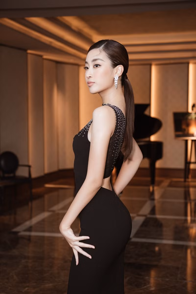 Đỗ Mỹ Linh cũng góp mặt tại sự kiện. Sau 5 năm đăng quang, nàng hậu vẫn giữ được sức hút mỗi lần xuất hiện.