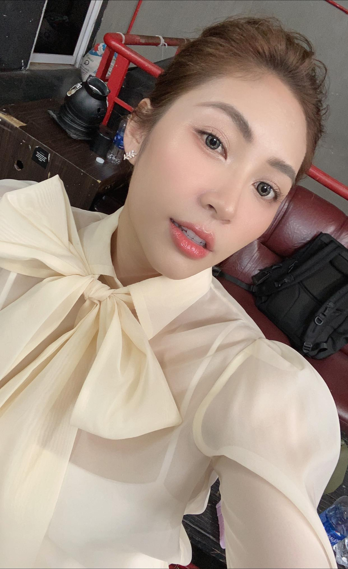 Đặng Thu Thảo trải lòng: "Lúc 3h sáng khi con bạn khóc, mắt bạn trĩu nặng, cơ thể còn yếu ớt sau sinh, khi đó sẽ không quan trọng đẹp trai hay nhiều tiền như thế nào mà sẽ là tình yêu dành cho bạn, vì tình yêu và trách nhiệm anh ấy ra khỏi giường để dỗ đứa trẻ ngay lập tức và nói với bạn: Ngủ tiếp đi, em yêu. Có anh rồi".