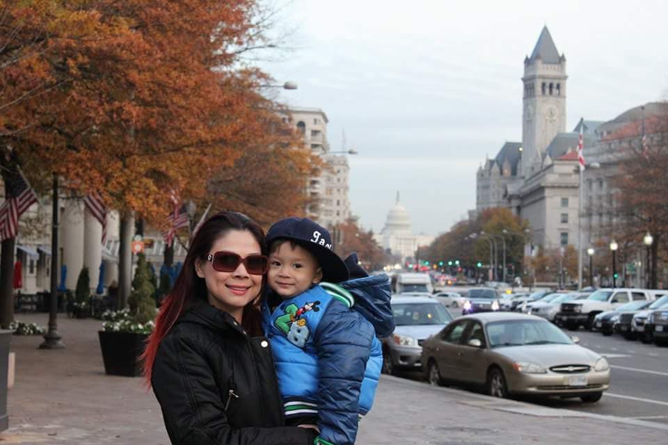 Con trai nuôi của Thanh Thảo rất mê đọc sách. "Anh hai có thể đọc hơn 200 chữ trong một phút, cô giáo khen anh lắm!", Thanh Thảo chia sẻ.