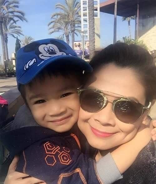 Jacky Minh Trí là con trai của Thụy Anh và Ngô Kiến Huy.