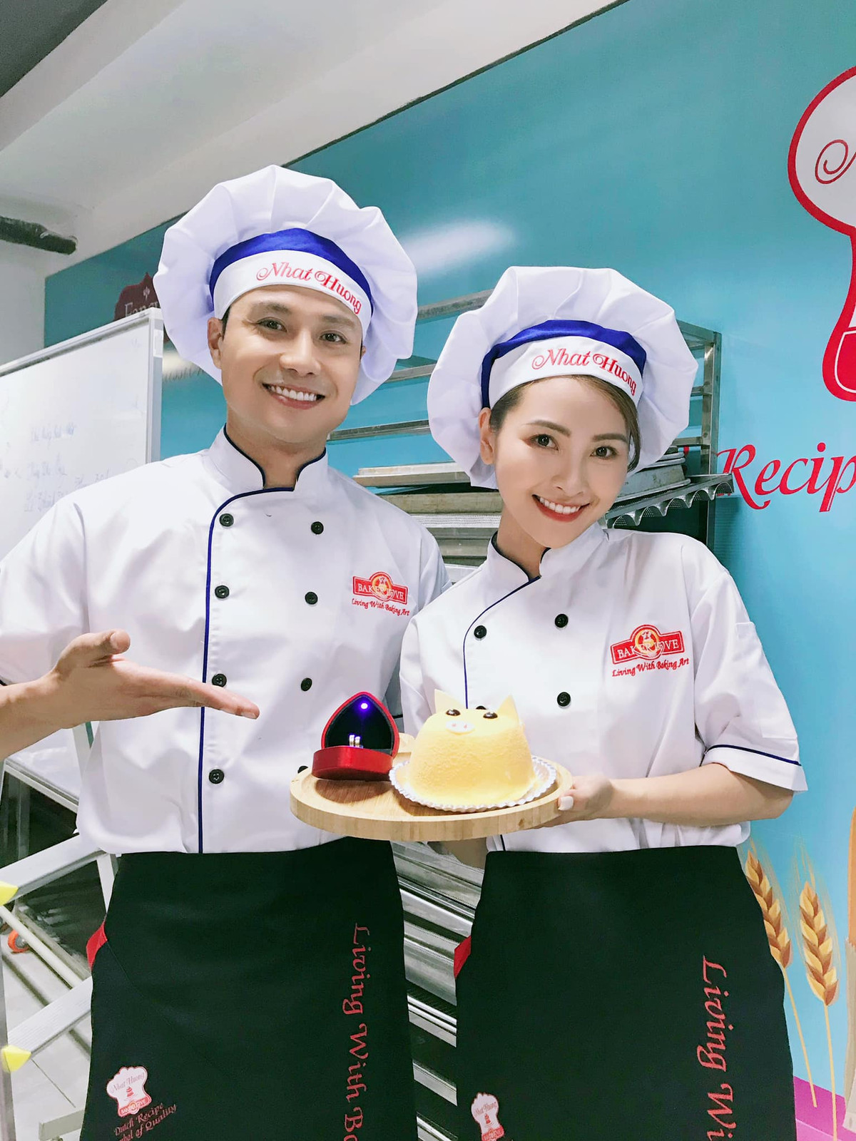 Từng có mối tình đẹp với Đăng tuy nhiên cô nàng đã đánh mất mối tình đầu vì tính thực dụng của mình. Trở lại tìm Đăng, Trang đối đầu với Nhi - bạn gái mới của anh.