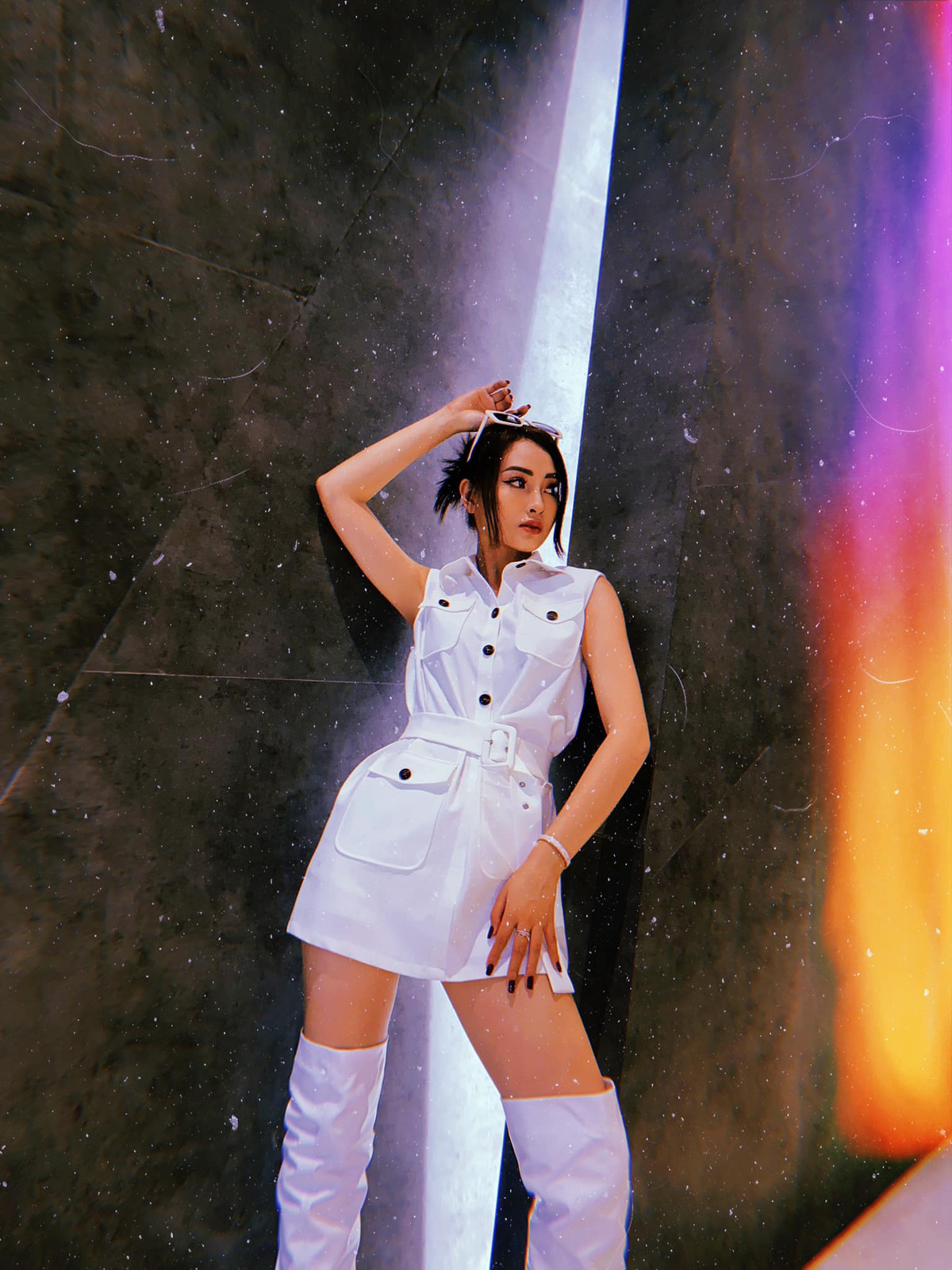 Huyền Trang (MC Mù Tạt) tên thật là Nguyễn Thị Huyền Trang, sinh năm 1993, được biết đến là một trong những MC đời đầu của chương trình Bữa trưa vui vẻ trên kênh VTV6.