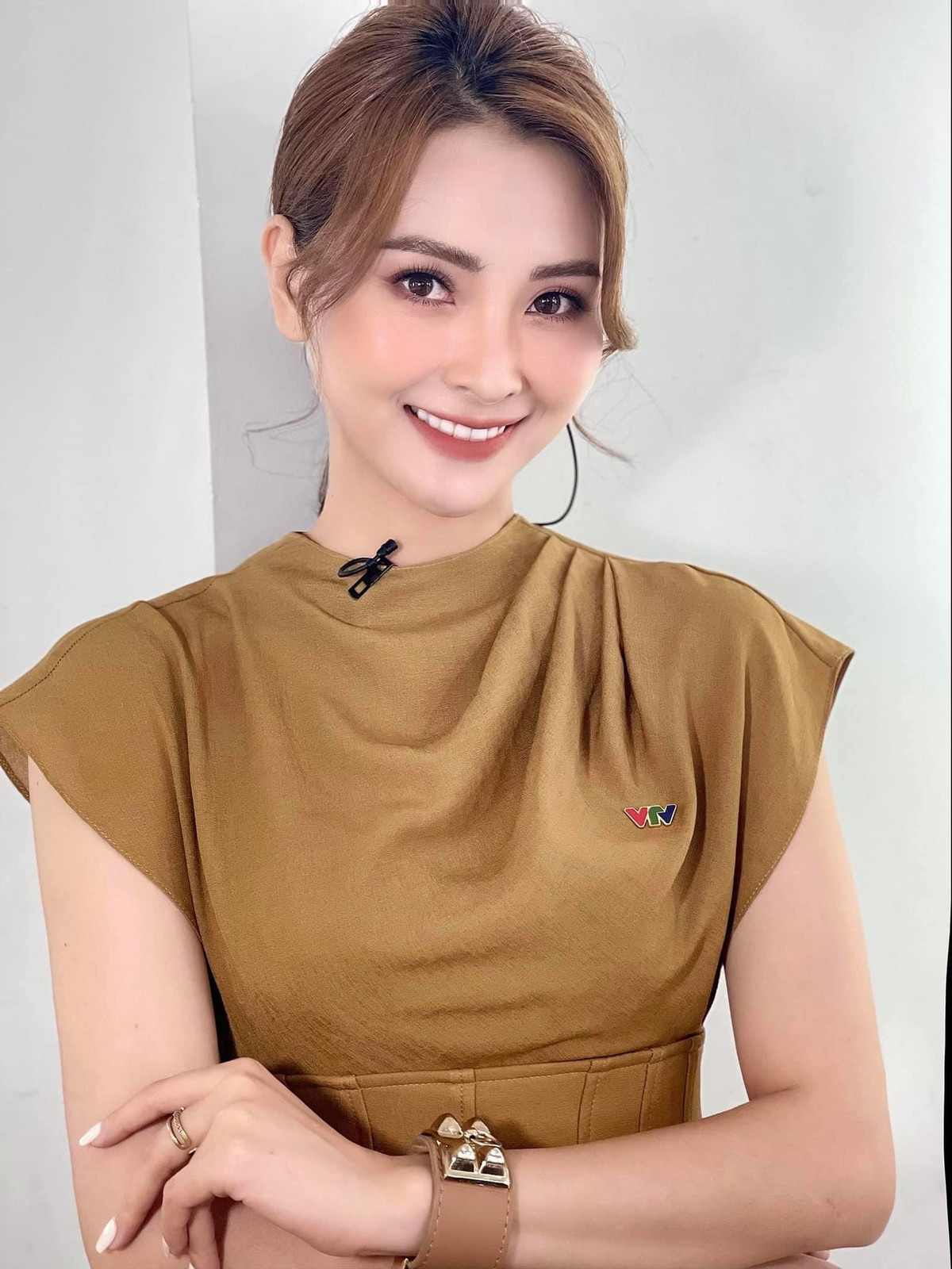 Trước "11 tháng 5 ngày", Huyền Trang góp mặt trong sitcom 5S Plus Online, Sắc màu phái đẹp, Mê cung, Mặt nạ hạnh phúc... Tuy là diễn viên tay ngang nhưng cô nàng luôn để lại ấn tượng tốt với khán giả.