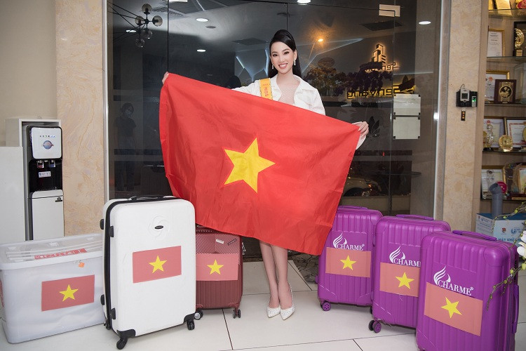 2 cuộc thi nhan sắc lớn trong nước là Hoa hậu Việt Nam và Miss World Việt Nam đã cho cô thêm nhiều trải nghiệm, trau dồi nhiều kỹ năng, phong thái, kiến thức để “đem chuông đi đánh xứ người”.