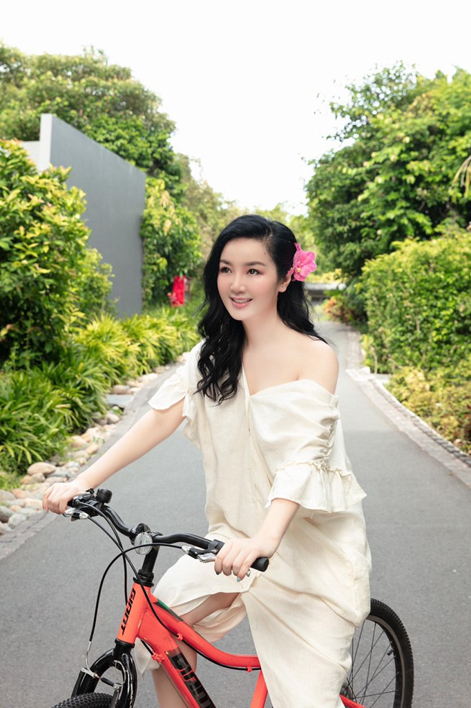 Sau khủng hoảng từ cuộc hôn nhân đổ vỡ, Giáng My đã cân bằng được cuộc sống. Người đẹp hiện tại sống sang chảnh, bình yên.