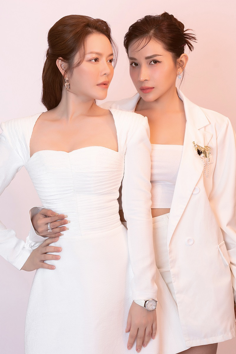 Sau đó, phía cơ quan chức đăng đề nghị người đẹp liên hệ với người thân để làm việc theo quy trình và hỗ trợ cô đến bệnh viện khám sức khỏe. Tuy nhiên, cô đã không gọi bất kỳ ai. Tiết lộ về sự việc, Lý Nhã Kỳ nói: “Tôi không thể gọi mẹ vì bà không thể chịu cú sốc này. Còn chị gái thì đang mang bầu, không thể chạy từ quận 7 ra Xa lộ Hà Nội được. Dò danh bạ một hồi thì tôi quyết định không liên lạc ai cả. Tôi sợ làm phiền người ta và sợ người ta thấy mình yếu đuối. Tôi là người sống thiếu tình cảm nên khi ai quan tâm quá mình dễ mềm lòng. Tôi lúc nào cũng tỏ ra mình ổn để vượt qua mọi thứ trong cuộc đời”.