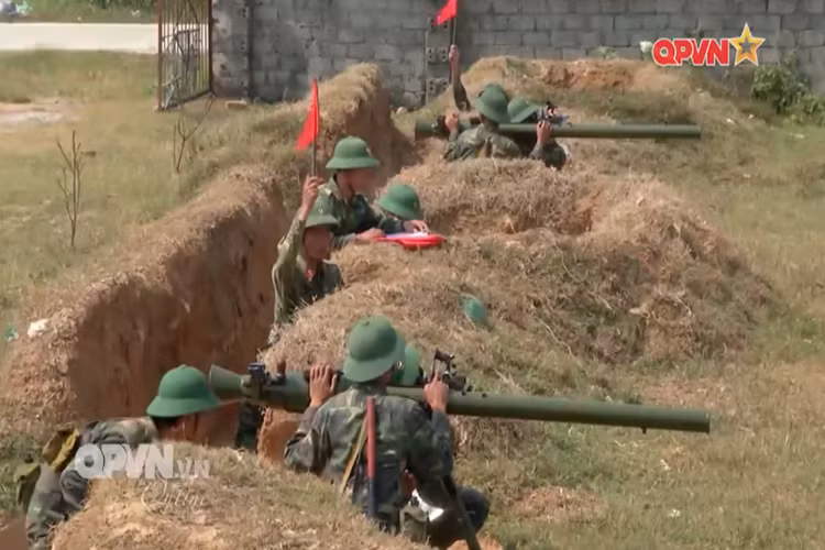 Đối với các loại đạn chống tăng PG-9 chúng có sơ tốc đầu đạn khoảng 435m/s với khả năng xuyên phá từ 300-400mm giáp thép cán RHA hoặc 400mm với giáp phản ứng nổ ERA, thông số này còn tùy vào khoảng cách giữa SPG-9 so với mục tiêu. Nguồn ảnh: QPVN.