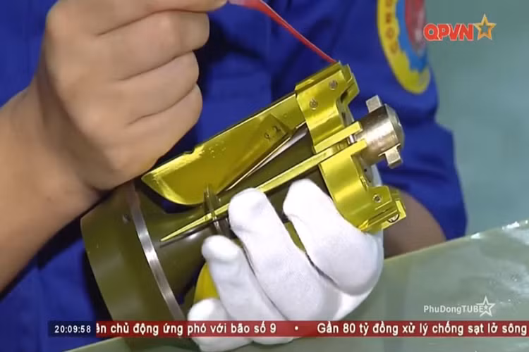 Trong ảnh là cụm cơ khí đồng bộ của đạn PG-9 và OG-9 do Nhà máy Z117 chế tạo. Theo đó các bộ phận cấu thành mỗi quả đạn của SPG-9 được sản xuất tại nhiều nhà máy khác nhau trước khi được lắp ráp lại thành quả đạn hoàn chỉnh. Nguồn ảnh: QPVN.