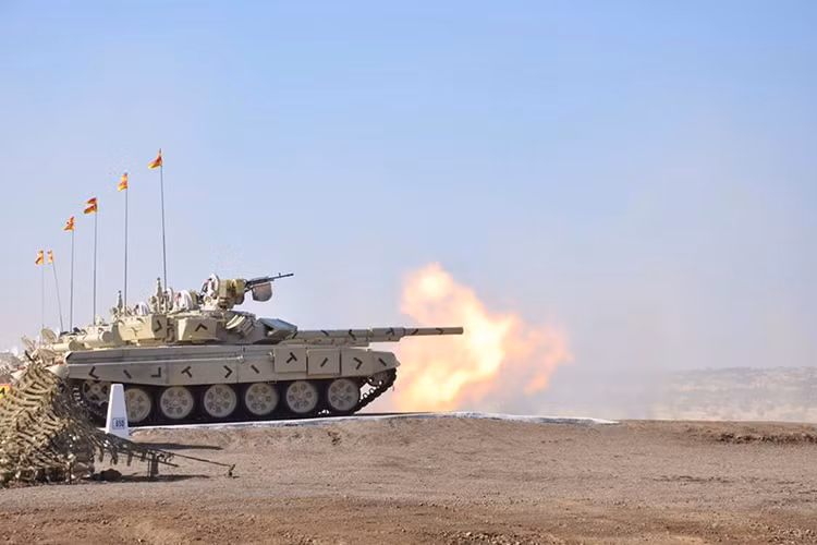 Đáng báo động hơn là hiện nay có tới hơn 83% số đạn dược thuộc các đơn vị tăng thiết giáp, pháo binh Ấn Độ đều trong tình trạng không sẵn sàng sử dụng và 17% còn lại chỉ có thể sử dụng trong 1-2 tuần. Điều này đồng nghĩa với việc xe tăng Ấn Độ sẽ hết đạn trước khi kịp tham chiến. Nguồn ảnh: Wikipedia.