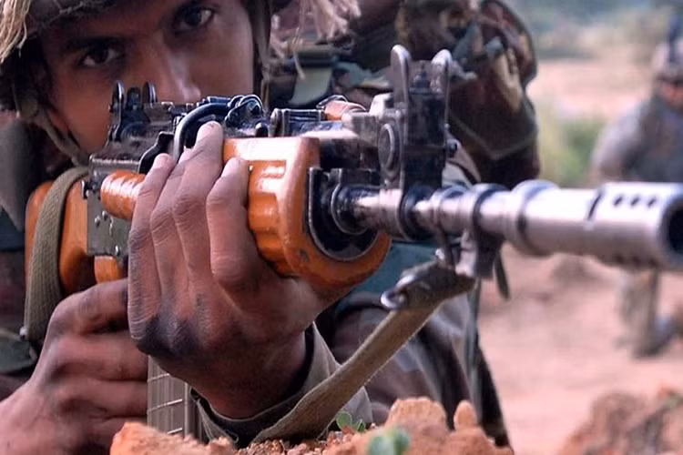 Dù vậy theo CAG, họ vẫn cho phép các nhà máy của IOFS tiếp tục cung cấp đạn dược và vũ khí cho Quân đội Ấn Độ khi đây là nguồn cung duy nhất trong nước tuy nhiên ban quản trị điều hành của các nhà máy này phải thay đổi. Và CAG cũng sẽ thay đổi cách đánh giá và thẩm định chất lượng cho mỗi lô vũ khí IOFS xuất sang Quân đội Ấn Độ. Nguồn ảnh: defence.pk.