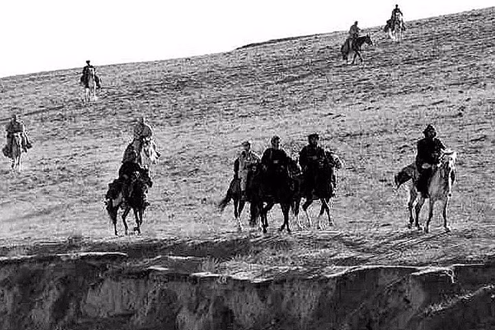 Đặc nhiệm Mỹ cưỡi ngựa ở chiến trường Afghanistan.