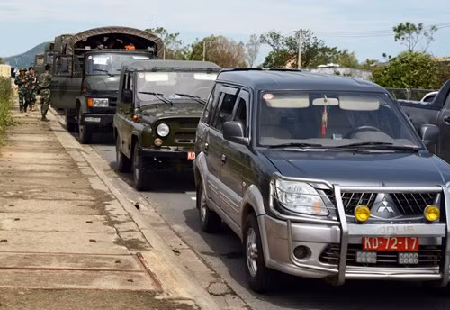 Đội hình hướng huyện Kỳ Anh của Sư đoàn 324 cũng cơ động đến vị trí trọng điểm về tổn thất do bão số 10 gây ra. Nguồn ảnh: QĐND.