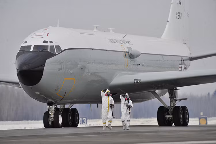 Ngoài WC-135, C-135 còn được Không quân Mỹ phát triển hành nhiều biến thể khác nhau như máy bay tiếp nhiên liệu trên không KC-135, máy bay trinh sát RC-135 và biến thể đặc biệt NC-135. Nguồn ảnh: Offutt Air Force