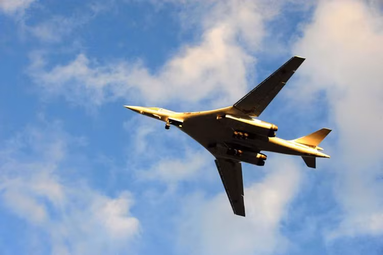 Với những con số trên ta có thể thấy sức hủy diệt của FOAB trong môi trường thực tế, đó là chưa kể đến tác động của nó đối với con người. Do đó rất ít khi Nga sử dụng loại vũ khí này nếu không muốn nói là chưa từng, ngược lại Mỹ sử dụng MOAB khá thường xuyên nhất là trong các cuộc chiến chống khủng bố ở Trung Đông. Nguồn ảnh: znanijamira.ru.