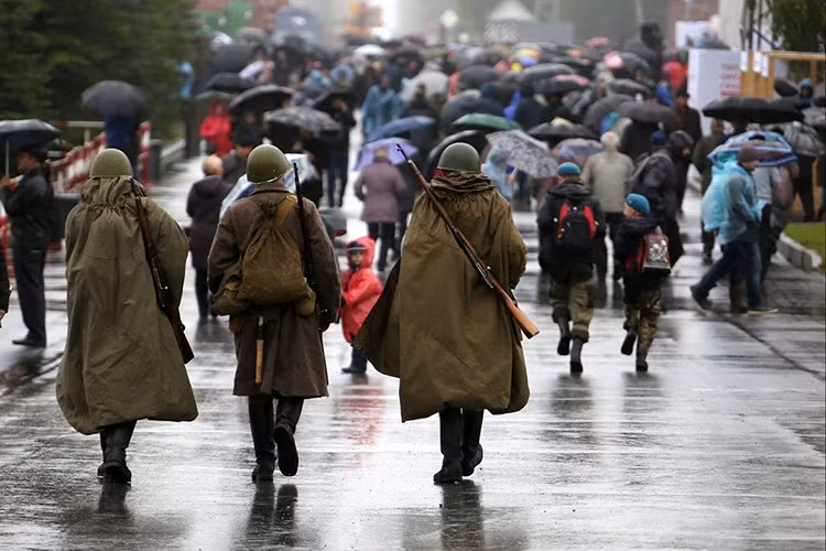 Được tổ chức lần đầu tiên vào 11/9/1980, Ngày Chiến sĩ xe tăng Nga là nhầm tôn vinh chiến thắng của các đơn vị xe tăng Nga trong trận đèo Dukla năm 1944, một phần của chiến dịch Đông Carpath và là một trong những trận đánh quan trọng của quân đội Liên Xô trong Chiến tranh Thế giới thứ 2. Nguồn ảnh: rg.ru.