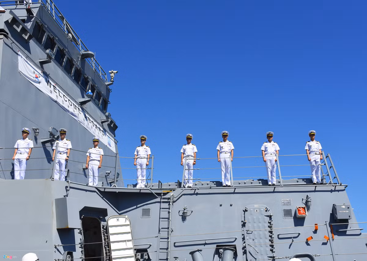 Tàu này có lượng giãn nước 5.520 tấn với chiều dài tới 150 m, rộng 9,5 m và cao 17,4 m. Nguồn ảnh: Zing.vn.