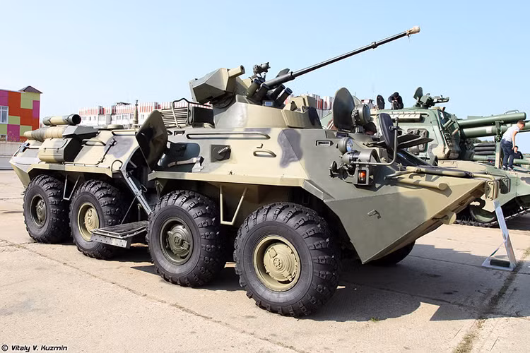 Còn đây là gương mặt đã quá quen thuộc luôn đi đôi với hình ảnh của Quân đội Nga, xe bọc thép chở quân BTR-82A. Nguồn ảnh: Vitaly Kuzmin.