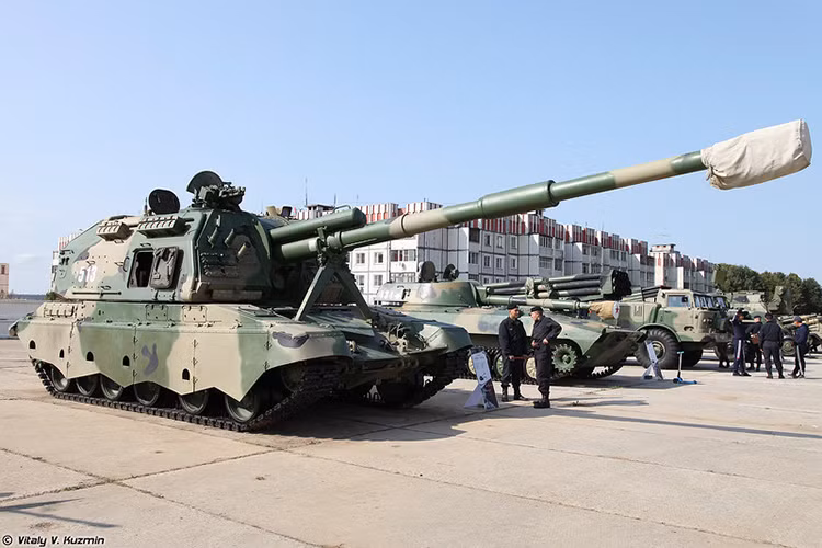 Dù thiên về khả năng chiến đấu với các dòng xe tăng và xe bọc thép, nhưng Sư đoàn Kantemirovskaya vãn được trang bị các đơn vị pháo khá khủng của Quân đội Nga như khẩu pháo tự hành 2S19 Msta này. Nguồn ảnh: Vitaly Kuzmin.