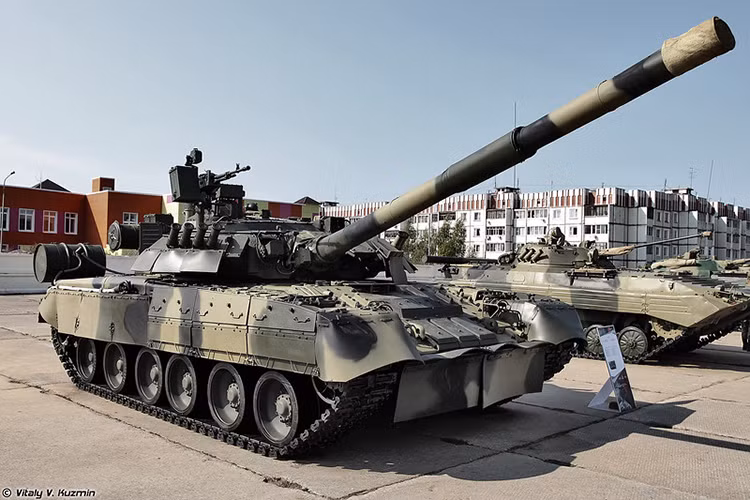 Được thành lập từ năm 1942 và hoạt động liên tục cho đến ngày nay, Sư đoàn cận vệ số 4 Kantemirovskaya ( Quân đội Nga) luôn đóng vai trò quan trọng trong vành đai phòng thủ của Moscow suốt 75 năm qua. Vậy sư đoàn này được trang bị những gì để có thể thực hiện nhiệm vụ quan trọng này? Nguồn ảnh: Vitaly Kuzmin.