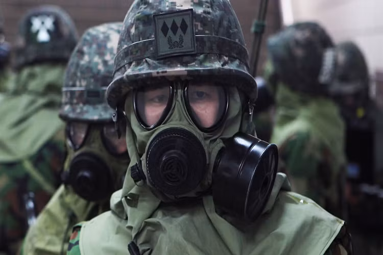 Do đó trong canh bạc này nếu Washington tấn công Bình Nhưỡng thì họ sẽ mất nhiều hơn là được, đó là chưa kể tới thái độ của Nga và Trung Quốc hai quốc gia có đường biên giới chung với Triều Tiên. Bản thân Mỹ nhiều khả năng cũng sẽ đơn độc trong cuộc chiến với Triều Tiên khi chưa chắc Hàn Quốc và Nhật Bản đã ủng hộ một hành động quân sự quy mô trên bán đảo này. Nguồn ảnh: The Daily Beast.