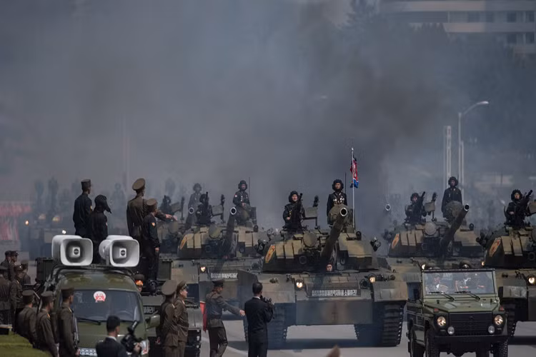 Sức mạnh của các đơn vị viễn chinh Mỹ xung quanh Triều Tiên còn được sự hổ trợ đặc lực từ hai quốc gia đồng minh là Hàn Quốc và Nhật Bản, do đó họ hoàn toàn có khả năng thực hiện một chiến dịch quân sự với quy mô lớn đè bẹp Quân đội Triều Tiên trong khoảng thời gian ngắn. Nguồn ảnh: The Blaze.