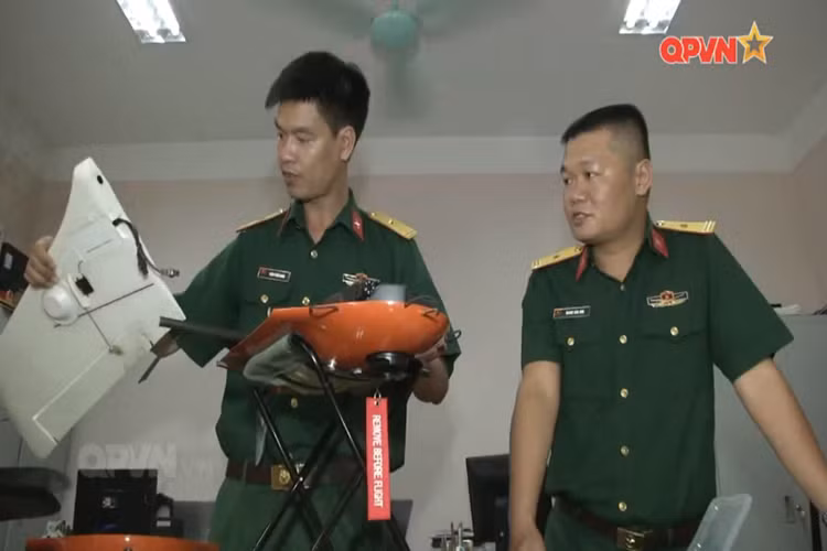 Đây chính là cơ hội để Phạm Xuân Hoàng rèn luyện bản thân, trao dồi thêm kiến thức chuyên ngành, và kết quả cho sự nổ lực đó chính là tấm bằng thạc sĩ mà anh có được. Sau khi về nước Phạm Xuân Hoàng được điều về công tác tại Cục bản đồ thuộc Bộ Tổng tham mưu, một trong những cơ quan đầu ngành về địa hình quân sự. Nguồn ảnh: QPVN.