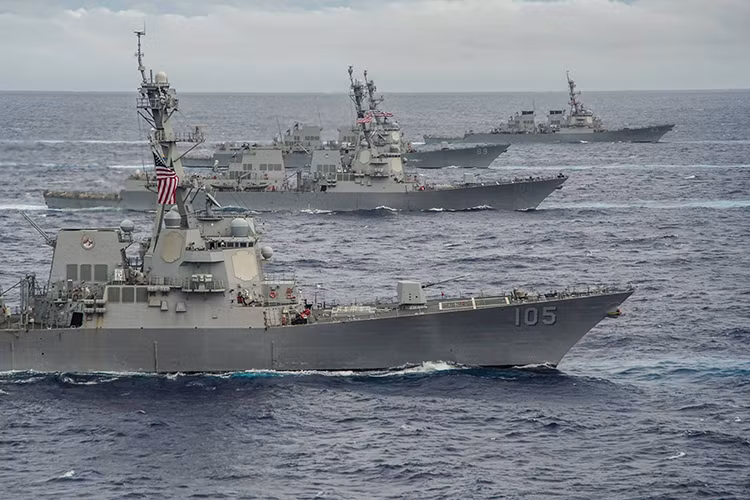 Điều này cũng tương tự đối với các hệ thống phòng thủ tên lửa Aegis trên các tàu khu trục Arleigh Burke của Hải quân Mỹ. Mặc dù các hệ thống này khá linh hoạt so với các hệ thống trên mặt đất nhưng các tàu khu trục cần phải ở đúng nơi đúng thời điểm thích hợp để đánh chặn tên lửa. Nguồn ảnh: Reddit.