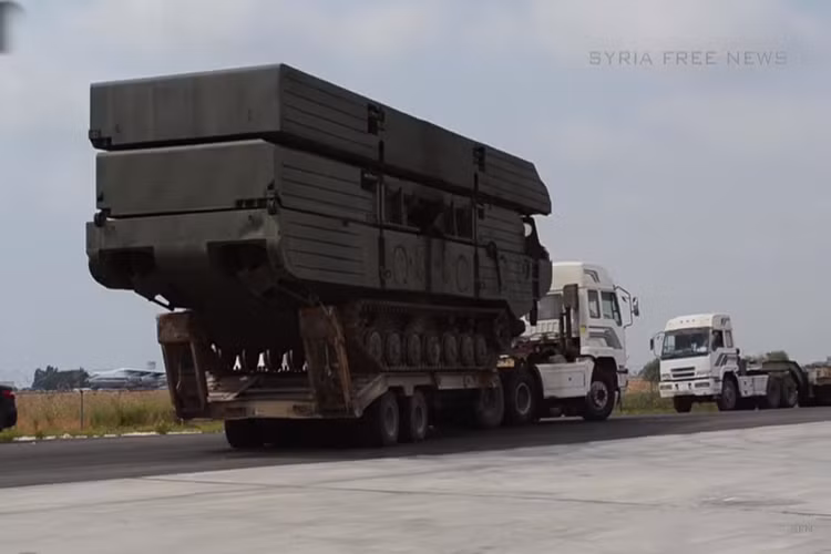 Với phà tự hành PMM-2M và một số cầu tự hành bộ binh khác, Quân đội chính phủ Syria và đồng minh đã thiết lập được điểm cầu chiến lược ở phía bên kia sông Euphrates. Bước đầu tạo được thế trận vững chắc cho chiến lược giải phóng phần còn lại của tỉnh Deir Ezzor trong thời gian sắp tới. Nguồn ảnh: Twitter.