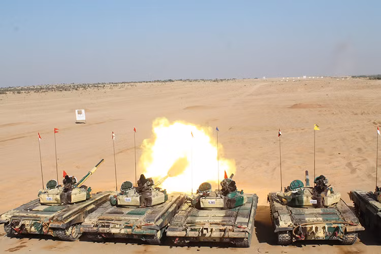 Dù căng thăng ở khu vực biên giới Trung-Ấn trong thời gian gần đây có phần lắng dịu, tuy nhiên đó chỉ là hiệu ứng từ Hội nghị các nước có nền kinh tế mới nổi BRIC vừa mới diễn ra tại Bắc Kinh, mà cả Ấn Độ và Trung Quốc đều là các quốc gia thành viên. Do đó bầu không khí yên tĩnh hiện tại chỉ là giả và đằng sau nó là cả một cơn bão đang kéo tới. Nguồn ảnh: freejobupdate.com.