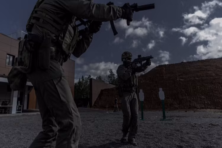 Tiểu liên Vityaz-SN sử dụng cơ chế nạp đạn blowback thuần túy để đơn giản cho việc chế tạo, bắn với bolt đóng để tăng độ chính xác. Hình dáng bên ngoài và cơ chế khóa an toàn hoàn toàn giống AK với ba chế độ an toàn, từng viên và tự động. Có nhiều ý kiến cho rằng nó gần như là một khẩu súng trường tấn công AK-74U sử dụng đạn 9mm. Nguồn ảnh: Kalashnikov.