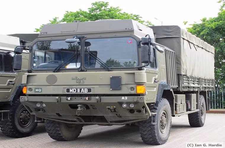 Toàn bộ hệ thống tên lửa phòng không này của Việt Nam đều được đặt trên các khung gầm đặc chủng hạng nặng RMMV HX 8x8 do Rheinmetall MAN của Đức chế tạo, cho phép hệ thống di chuyển cơ động trên mọi loại địa hình. Nguồn ảnh: Defesa Aérea &amp; Naval.