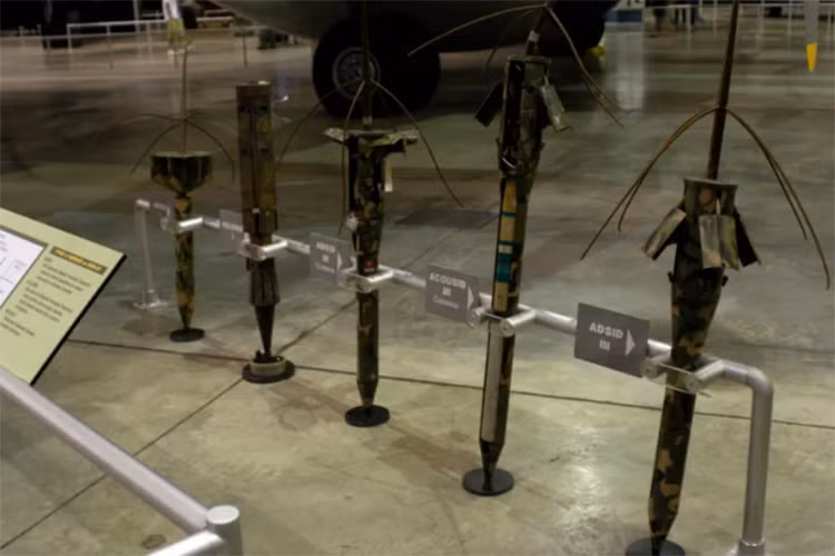 Ngoài ra bộ đội ta cũng chủ động phát hiện các khu vực có cây nhiệt đới của đối phương để tìm cách né tránh, phá bỏ chúng hay cả đánh lừa chiến thuật bằng các hoạt động giả. Nguồn ảnh: livejournal.com.