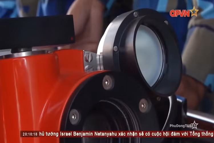 Để làm chủ loại khí tài đặc biệt này cán bộ chiến sĩ Lữ đoàn 161 đã phải dành nhiều thời gian nghiên cứu, nắm chắc lý thuyết và luyện tập thành thạo thao tác sử dụng Pluto Plus ROV. Nguồn ảnh: QPVN.