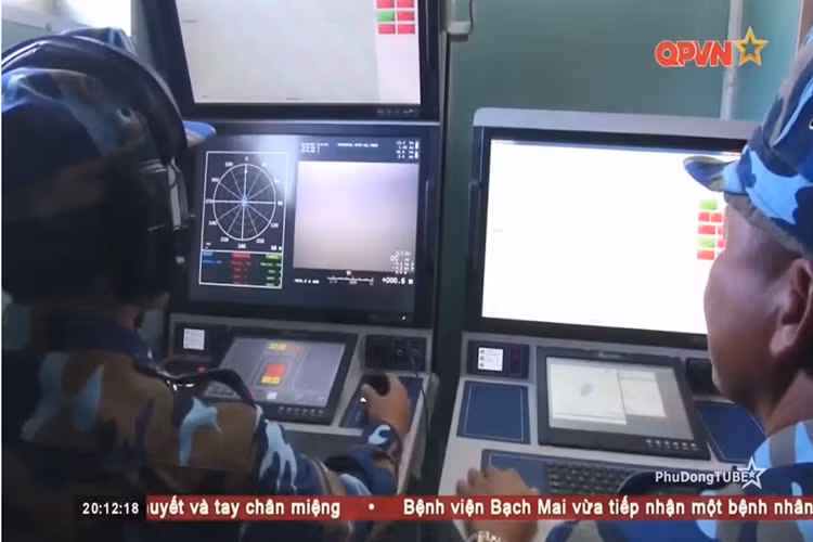 Quá trình hoạt động của Pluto Plus ROV có thể tự hành hoàn toàn thông qua lập trình sẵn hoặc điều khiển bằng tay từ hệ thống điều khiển trung tâm, nó có khả năng phát hiện và theo dõi các mục tiêu ở độ sâu tối đa lên đến 400m hoặc 120m ở mức thông thường. Nguồn ảnh: QPVN.