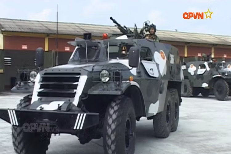 BTR-152 là một trong những dòng xe thiết giáp chở quân được Liên Xô cung cấp cho Việt Nam từ trong cuộc kháng chiến chống Mỹ với cơ số đến hàng trăm chiếc. Nhìn chung, khi hoạt động trong lực lượng tăng – thiết giáp Việt Nam, BTR-152 được đánh giá cao trong chiến đấu về cơ động, chở quân. Nguồn ảnh: QPVN.