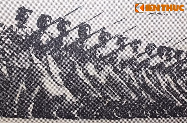 Đây là Lễ duyệt binh đầu tiên và lớn nhất kể từ khi thành lập nước Việt Nam dân chủ cộng hòa, đặc biệt hơn là vào đúng thời điểm kỷ niêm 10 năm lập quốc. Ảnh: Khối chiến sĩ bộ binh tham gia duyệt binh.