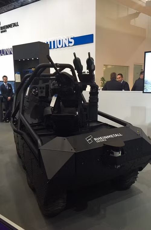 Bên cạnh các hoạt động quân sự MM UGV cũng được thiết kế cho các hoạt động dân sự như bảo vệ an ninh hoặc thực thi pháp luật với hệ thống vũ khí có thể được chuyển đổi linh hoạt và đa dạng về chủng loại. Cho phép người dùng có nhiều sự lựa chọn hơn. Nguồn ảnh: Twitter.