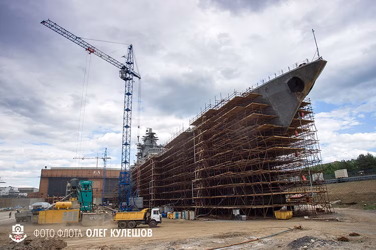 Khi còn hoạt động trong biên chế Hải quân Liên Xô các tàu tuần dương hạm hạt nhân Project 1144 "Orlan" được ví như các pháo đài nổi trên biển, khi chúng có lượng giãn nước lên đến 25.800 tấn, dài 250 mét và rộng 30 mét, được điều khiển bởi thủy thủ đoàn hơn 760 người. Nguồn ảnh: kuleshovoleg.