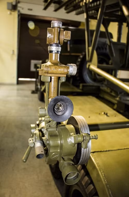 Một đơn vị BM-13 Katyusha thường có bốn xe phóng, hai xe tải đạn và hai xe hổ trợ kỹ thuật, trong đó mỗi xe phóng cần tới chiến đấu 6 người. Mỗi xe phóng BM-13 có thể phóng hết loạt đạn của mình chỉ trong từ 7-10 giây với phạm vi khu vực chịu tác động của nó có thể lên đến 400.000 mét vuông cho một đơn vị gồm 4 xe phóng. Nguồn ảnh: topwar.ru